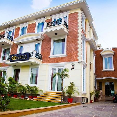 Super Collection O Sakshi Hotel Gurgaon Exterior photo